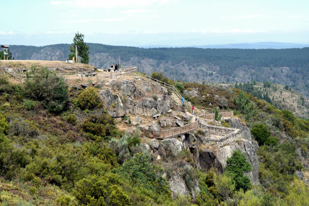 Ribeira Sacra Mirador de Los Balcones de Madrid Os Torgás