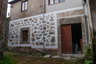 Restauración de esgrafiado en Naz de Arriba (Sober) (2)