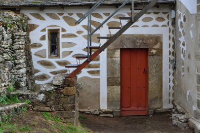 Restauración de esgrafiado en Rozavales (Monforte de Lemos) (3).jpg