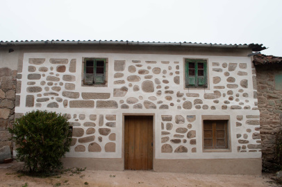 Esgrafiado en Pantón de Arriba (Pantón) (1)