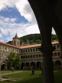 Mosteiro de Santo Estevo - Claustro dos Cabaleiros.JPG