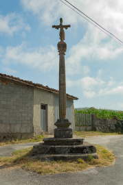 Iglesia y cruceiro Vilar de Ordelles (0)