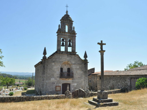 Kirche Santa María von Piñeira